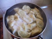 鲜鱿鱼饺子怎么做好吃_鲜鱿鱼饺子的做法