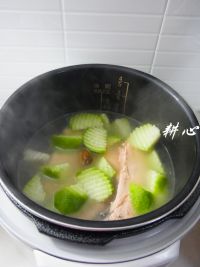 青萝卜三文鱼汤怎么做好吃_青萝卜三文鱼汤的做法