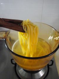 鱿鱼条扇贝皇炒意粉怎么做好吃_鱿鱼条扇贝皇炒意粉的做法