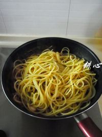 鱿鱼条扇贝皇炒意粉怎么做好吃_鱿鱼条扇贝皇炒意粉的做法