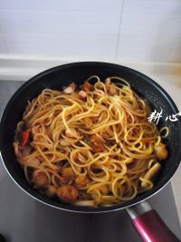 鱿鱼条扇贝皇炒意粉怎么做好吃_鱿鱼条扇贝皇炒意粉的做法