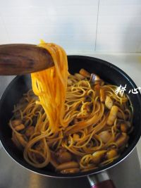 鱿鱼条扇贝皇炒意粉怎么做好吃_鱿鱼条扇贝皇炒意粉的做法