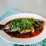 紫苏老干妈蒸海鱼怎么做好吃_家常紫苏老干妈蒸海鱼的做法