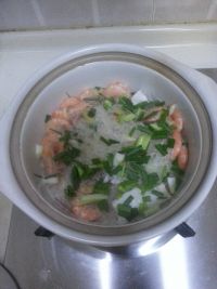 海鲜粉丝煲怎么做好吃_家常海鲜粉丝煲的做法
