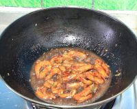 油爆虾怎么做好吃_家常油爆虾的做法
