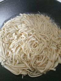 蛤肉豆腐皮小炒怎么做好吃_家常蛤肉豆腐皮小炒的做法