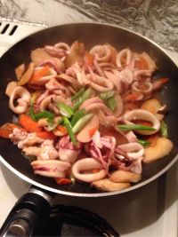 鸡腿菇炒鱿鱼怎么做好吃_家常鸡腿菇炒鱿鱼的做法