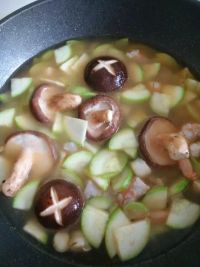 时蔬海鲜汤怎么做好吃_家常时蔬海鲜汤的做法