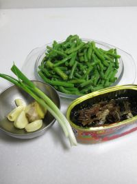 豆豉鲮鱼炒速冻豇豆怎么做好吃_家常豆豉鲮鱼炒速冻豇豆的做法