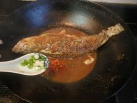 甜面酱烧海鲈鱼怎么做好吃_家常甜面酱烧海鲈鱼的做法