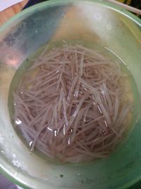 咸菜炒干鱿鱼怎么做好吃_家常咸菜炒干鱿鱼的做法