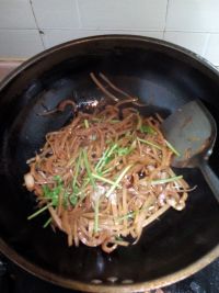 咸菜炒干鱿鱼怎么做好吃_家常咸菜炒干鱿鱼的做法
