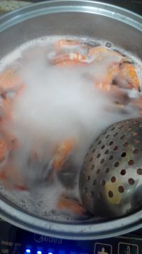 白灼虾怎么做好吃_家常白灼虾的做法