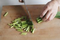 蒜苔鱿鱼丝怎么做好吃_家常蒜苔鱿鱼丝的做法