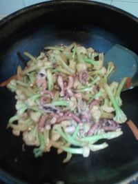 章鱼炒花菜怎么做好吃_家常章鱼炒花菜的做法
