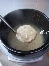 鲜鱿鱼皮砂锅粥怎么做好吃_家常鲜鱿鱼皮砂锅粥的做法