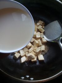 蛤蜊汤炖豆腐怎么做好吃_家常蛤蜊汤炖豆腐的做法