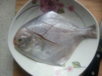 葱油鲳鱼怎么做好吃_家常葱油鲳鱼的做法